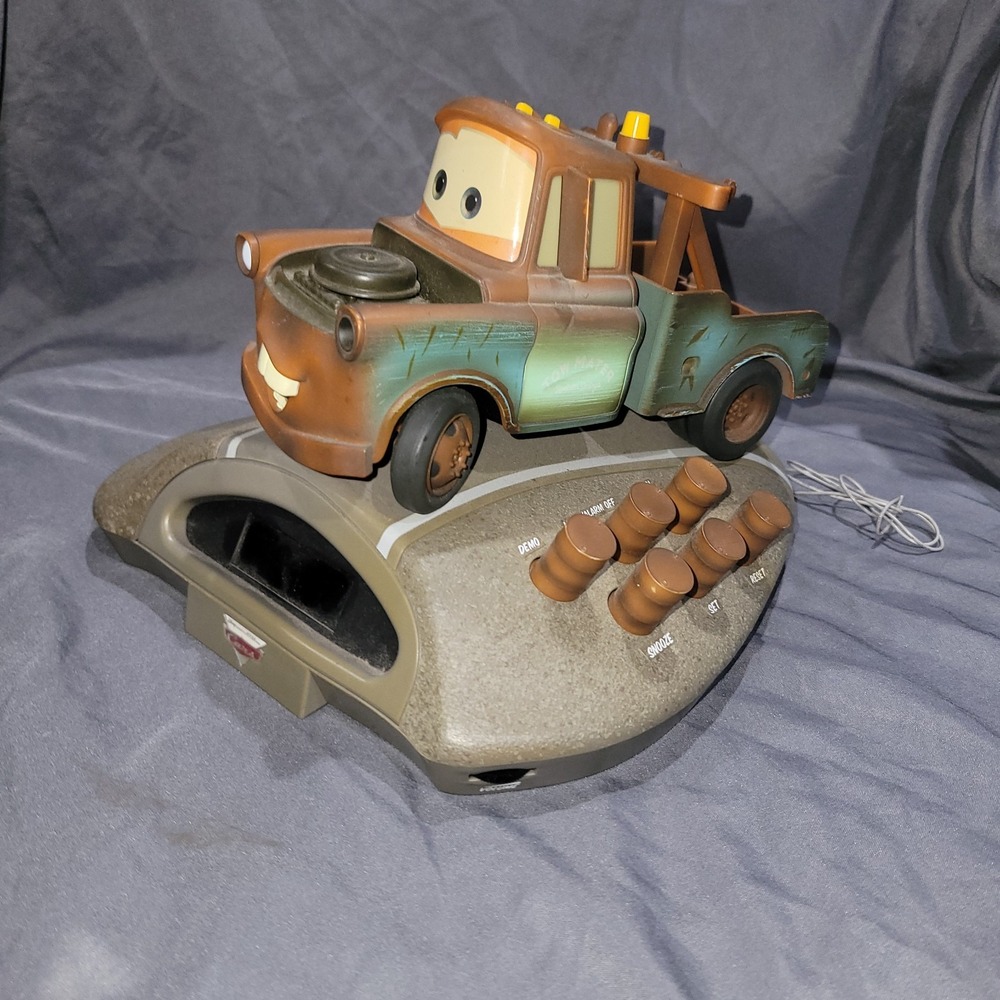 2006 Disney Pixar Cars Tow Mater Talking Digital Alarm Clock Radio + Night Light